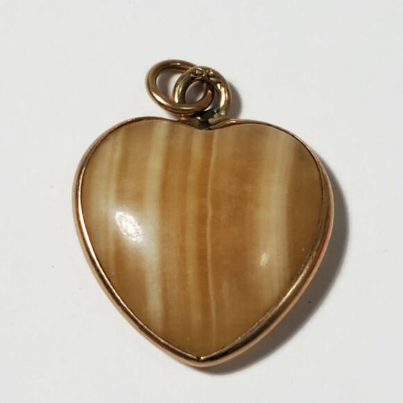 Victorian Agate Heart Shaped 14k Yellow Gold Pendant
